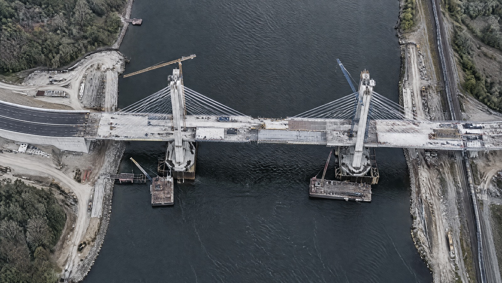 Газпромбанк заработал 130 млрд рублей за год, сообщил Путину Акимов