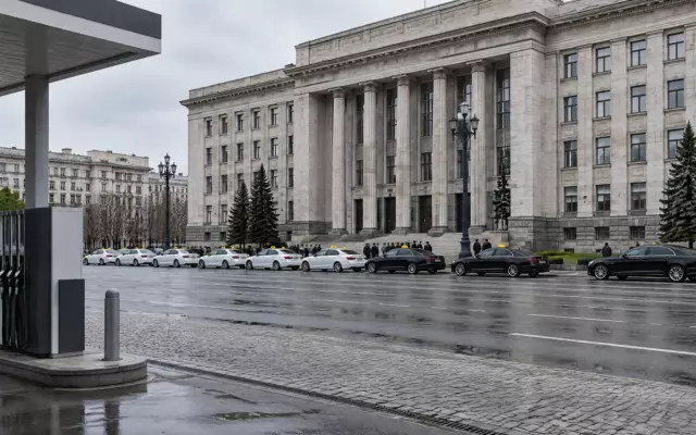 Таксисты и водители Ncc провели акцию у минтранса Италии из-за цен на топливо